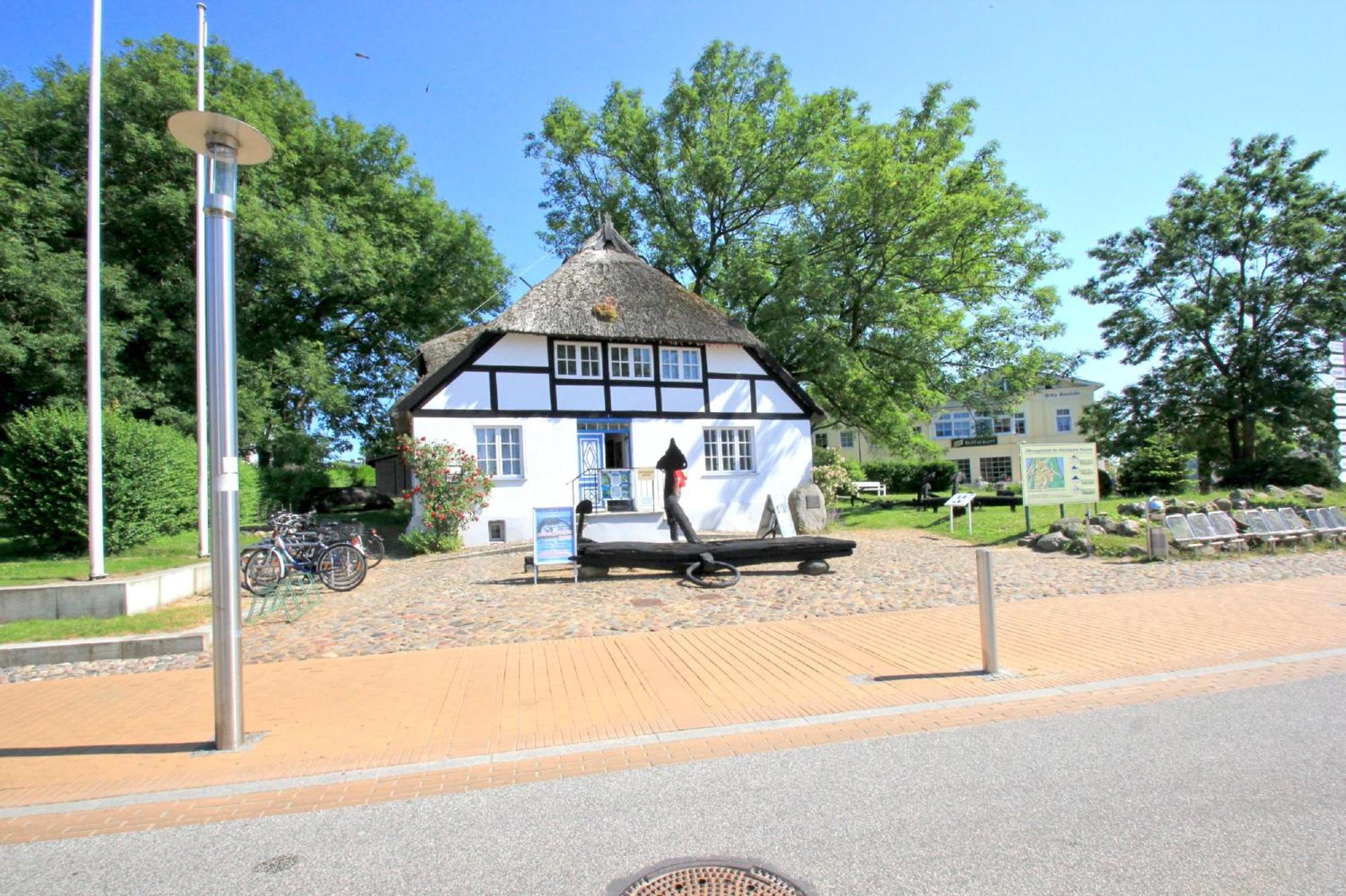 Fewo Mit Meerblick, Gratis Nutzung Vom Ahoi Erlebnisbad Und Sauna In Sellin - Haus Blick Zur See Fewo 11 Goehren  Exterior foto
